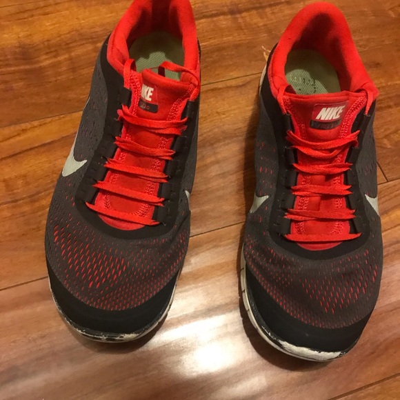 Red/Black Nike Free Run 3.0 size 13M barely worn - Picture 2 of 4